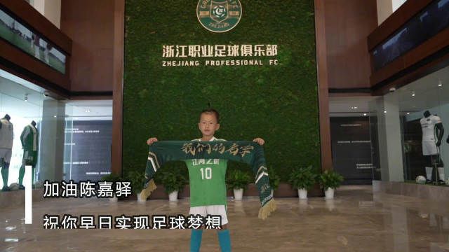 文咏珊这次在电影《狂兽》中化身成为一位女版炸弹狂魔，冷漠无情，为了帮助江贵成摆脱警察的追捕，甚至在闹市中投放炸弹